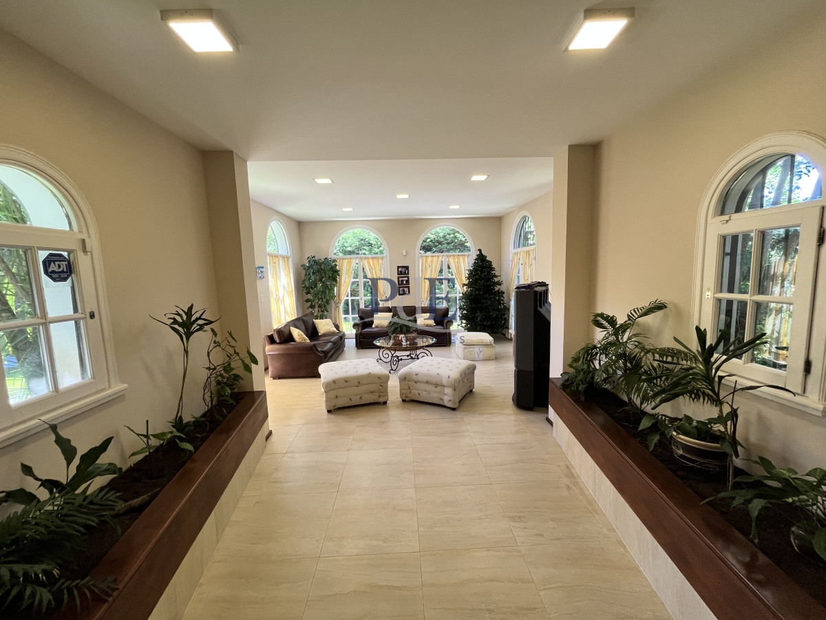 Residencia reciclada con 5 dorm y 5 baños. Piscina climatizada. Punta del Este. - Imagen 4