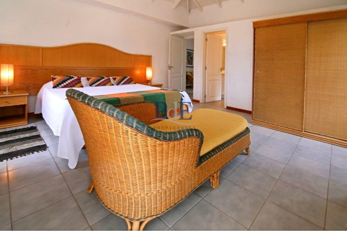 Casa en el centro de La Barra 4 dorm más servicio. A mts del Mar. - Imagen 46