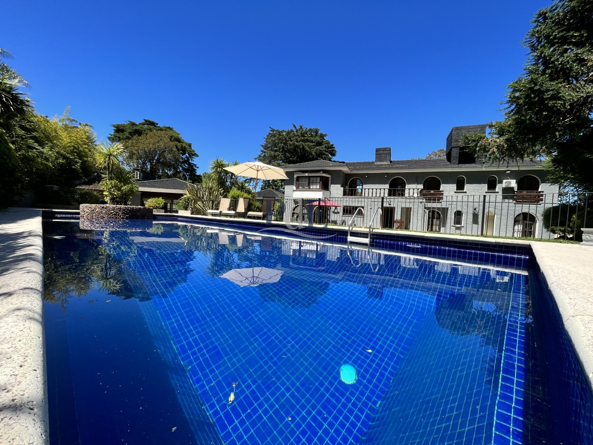 Residencia reciclada con 5 dorm y 5 baños. Piscina climatizada. Punta del Este. - Imagen 29