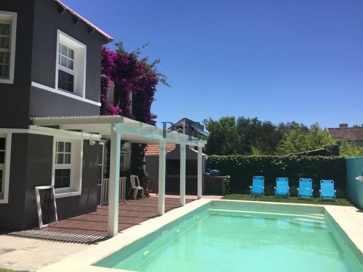 Casa en el centro de La Barra 4 dorm más servicio. A mts del Mar. - Imagen 38