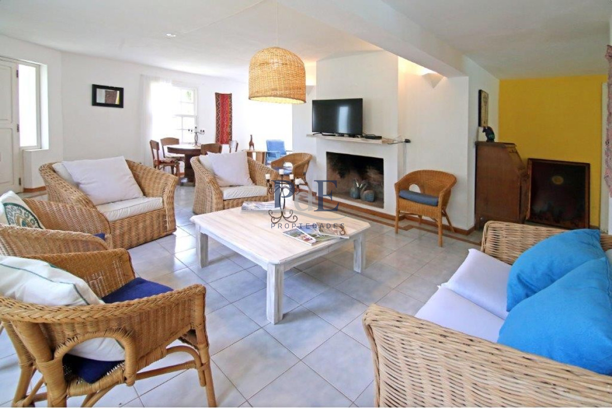 Casa en el centro de La Barra 4 dorm más servicio. A mts del Mar. - Imagen 51