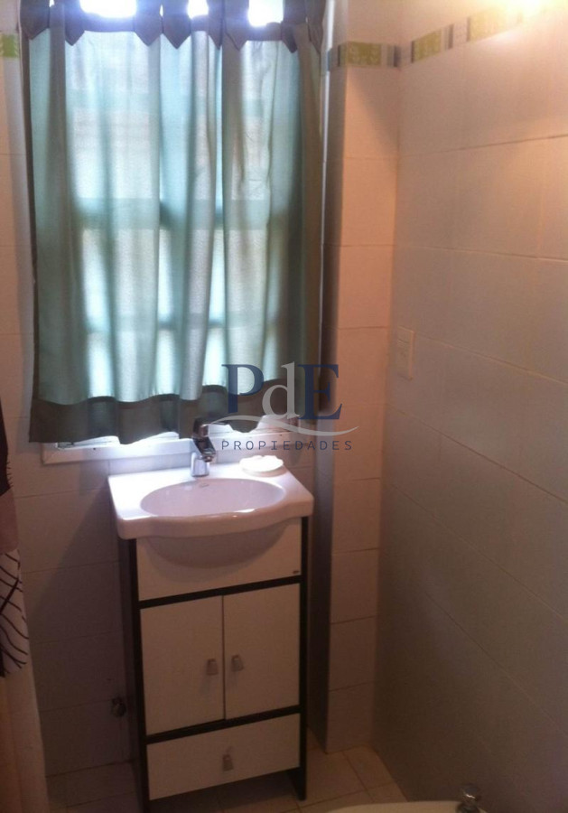 Casa en el centro de La Barra 4 dorm más servicio. A mts del Mar. - Imagen 94