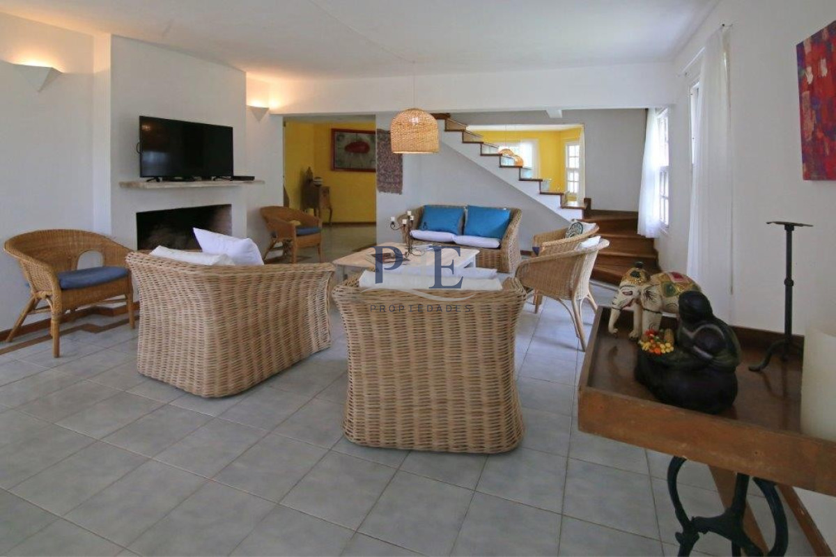 Casa en el centro de La Barra 4 dorm más servicio. A mts del Mar. - Imagen 67