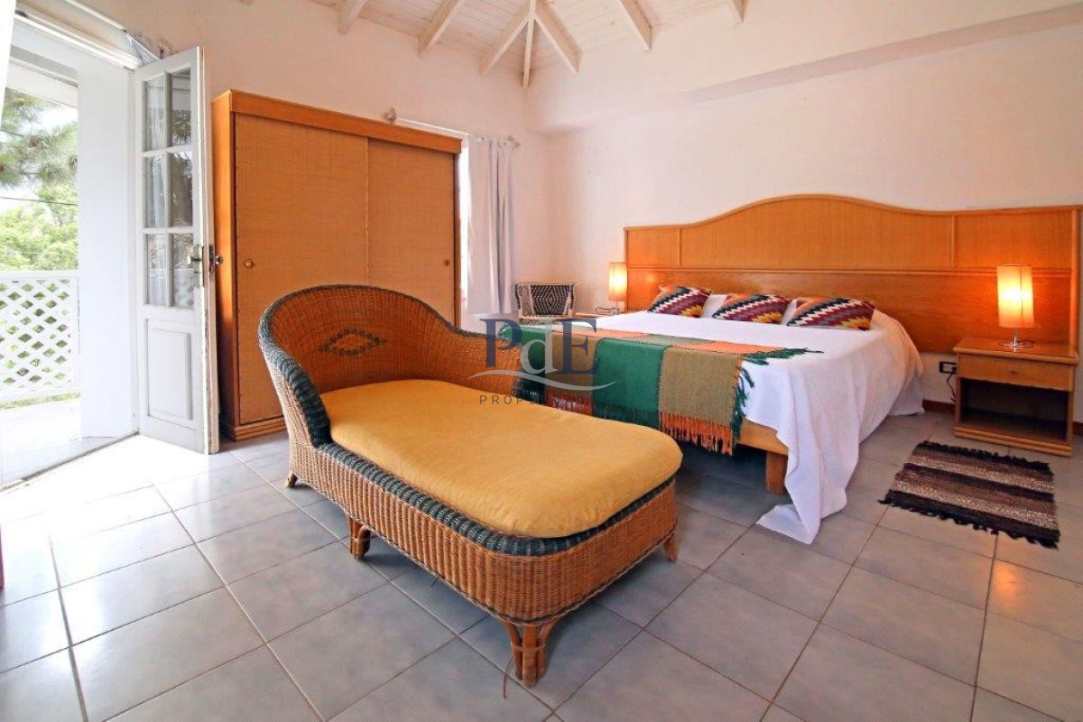 Casa en el centro de La Barra 4 dorm más servicio. A mts del Mar. - Imagen 50