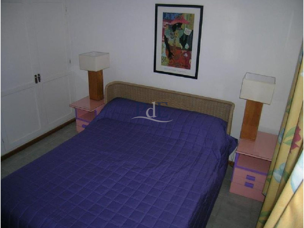 Casa en el centro de La Barra 4 dorm más servicio. A mts del Mar. - Imagen 24