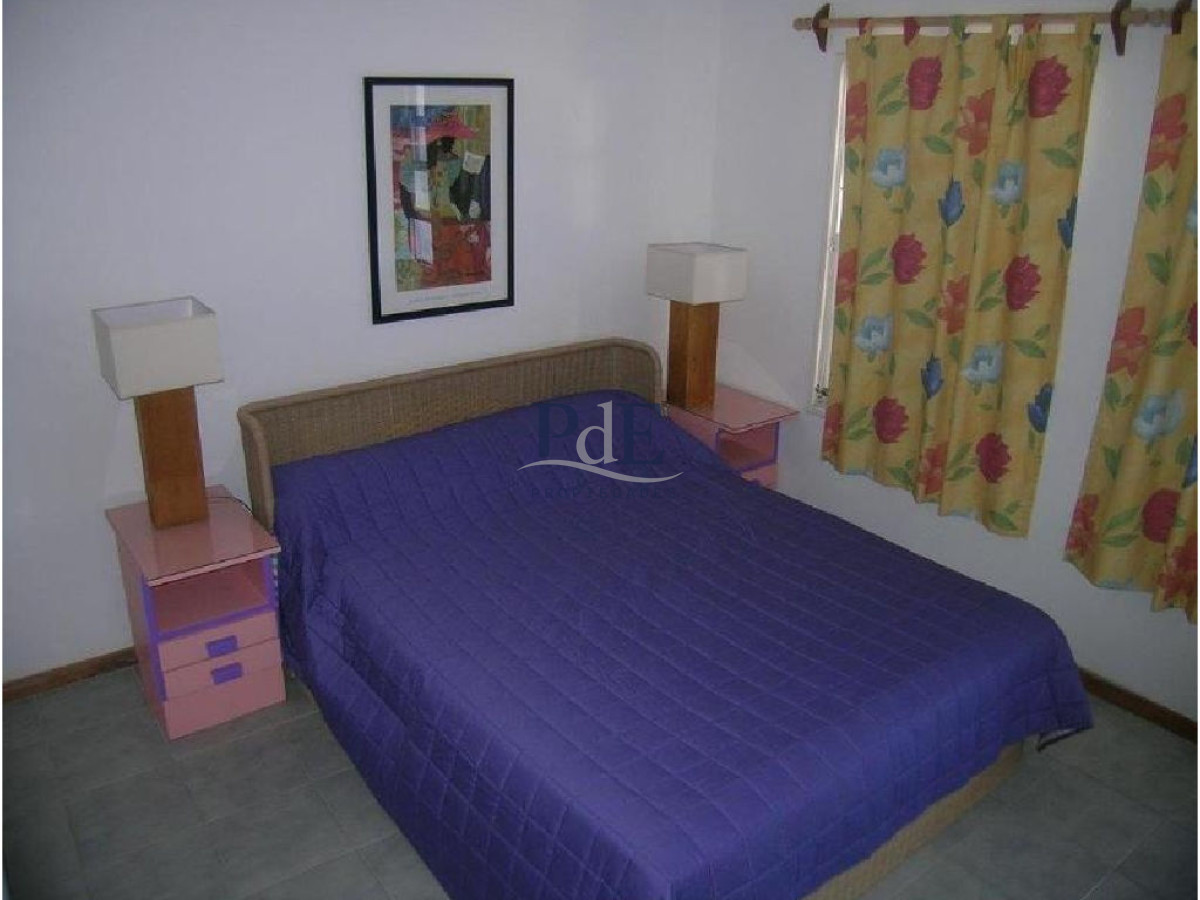 Casa en el centro de La Barra 4 dorm más servicio. A mts del Mar. - Imagen 28