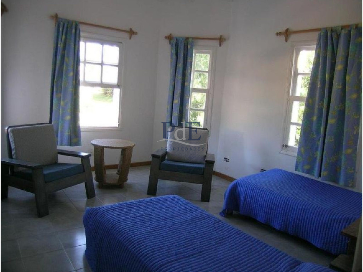 Casa en el centro de La Barra 4 dorm más servicio. A mts del Mar. - Imagen 27