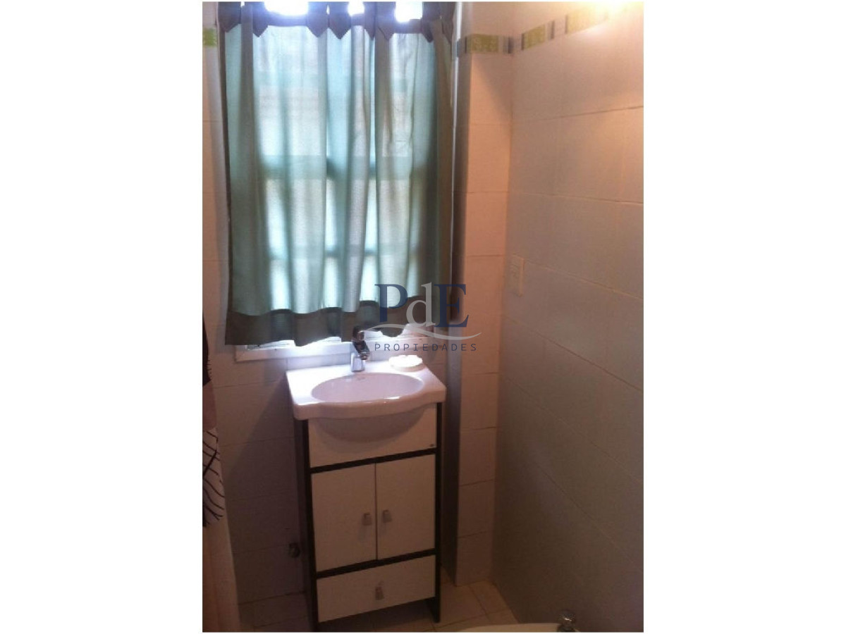 Casa en el centro de La Barra 4 dorm más servicio. A mts del Mar. - Imagen 33