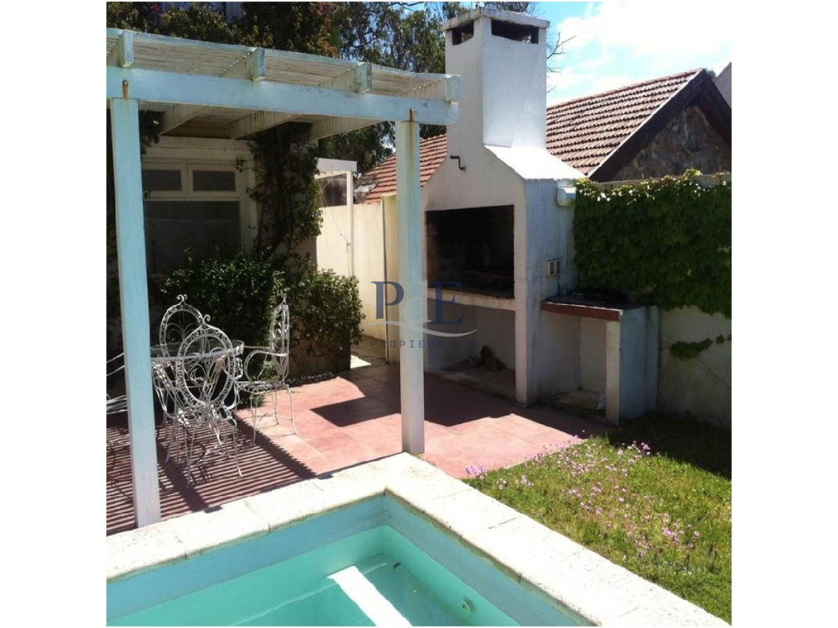 Casa en el centro de La Barra 4 dorm más servicio. A mts del Mar. - Imagen 35