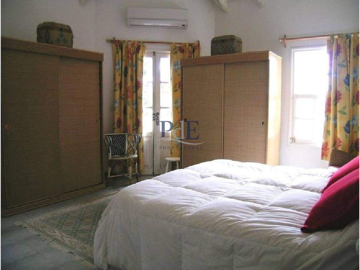 Casa en el centro de La Barra 4 dorm más servicio. A mts del Mar. - Imagen 20