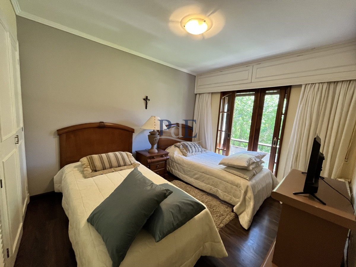 Residencia reciclada con 5 dorm y 5 baños. Piscina climatizada. Punta del Este. - Imagen 20