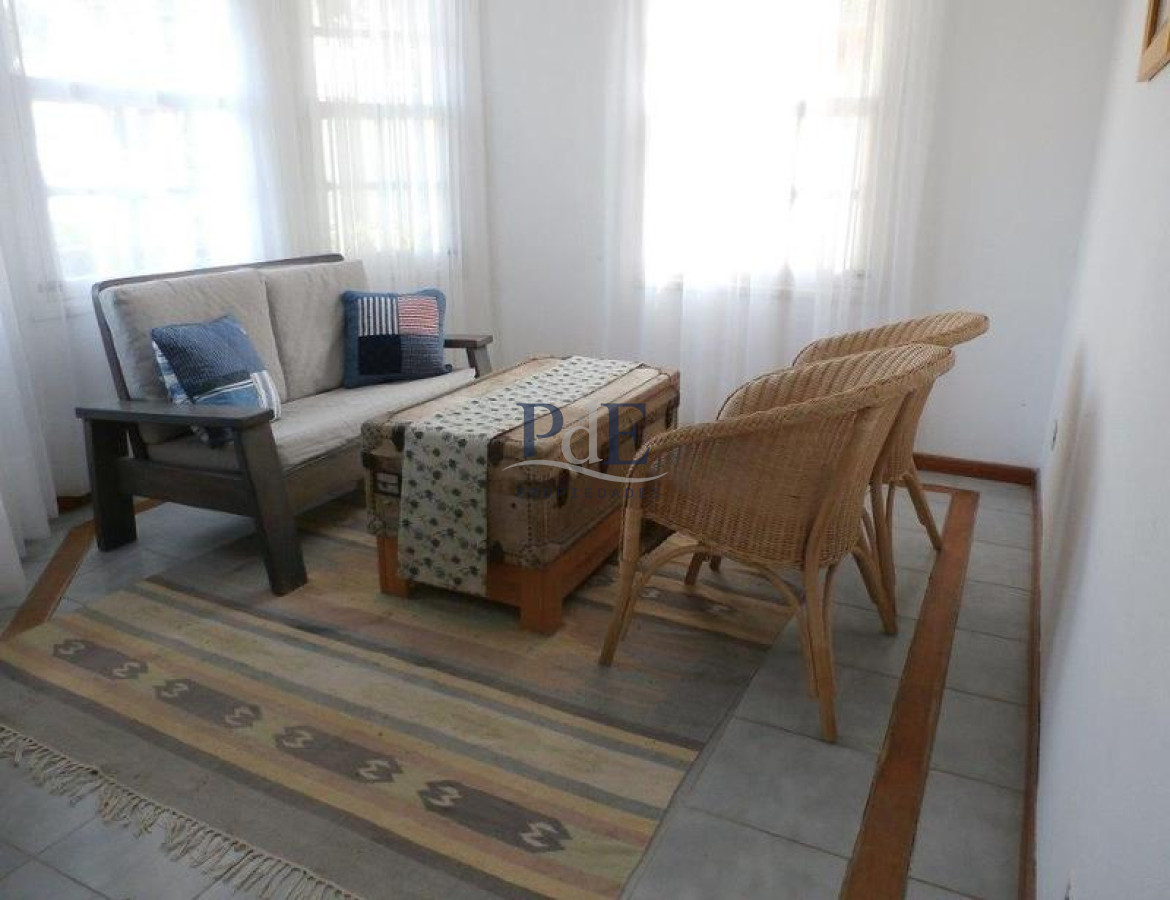 Casa en el centro de La Barra 4 dorm más servicio. A mts del Mar. - Imagen 76