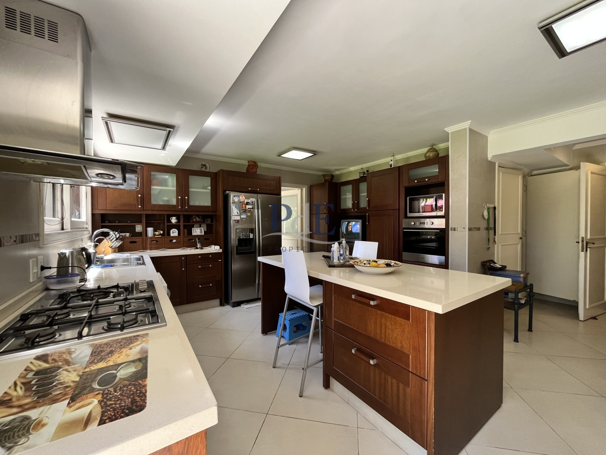 Residencia reciclada con 5 dorm y 5 baños. Piscina climatizada. Punta del Este. - Imagen 9