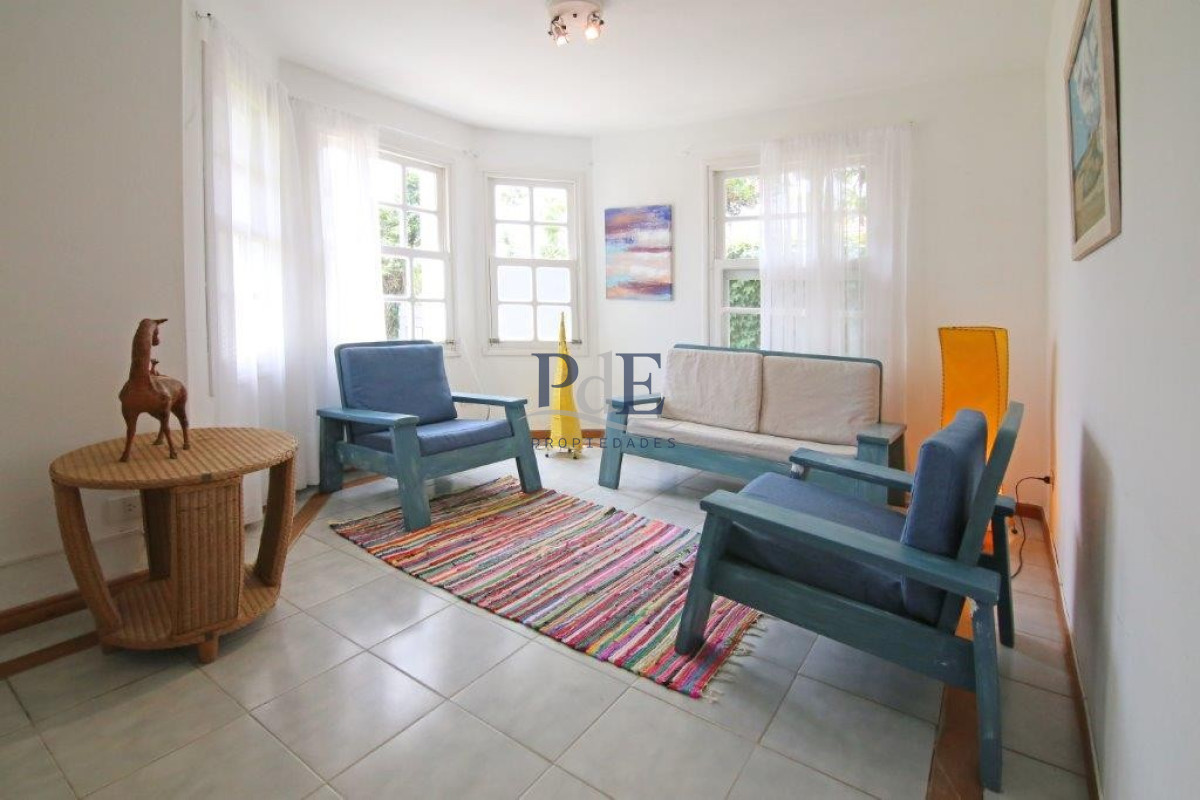 Casa en el centro de La Barra 4 dorm más servicio. A mts del Mar. - Imagen 13