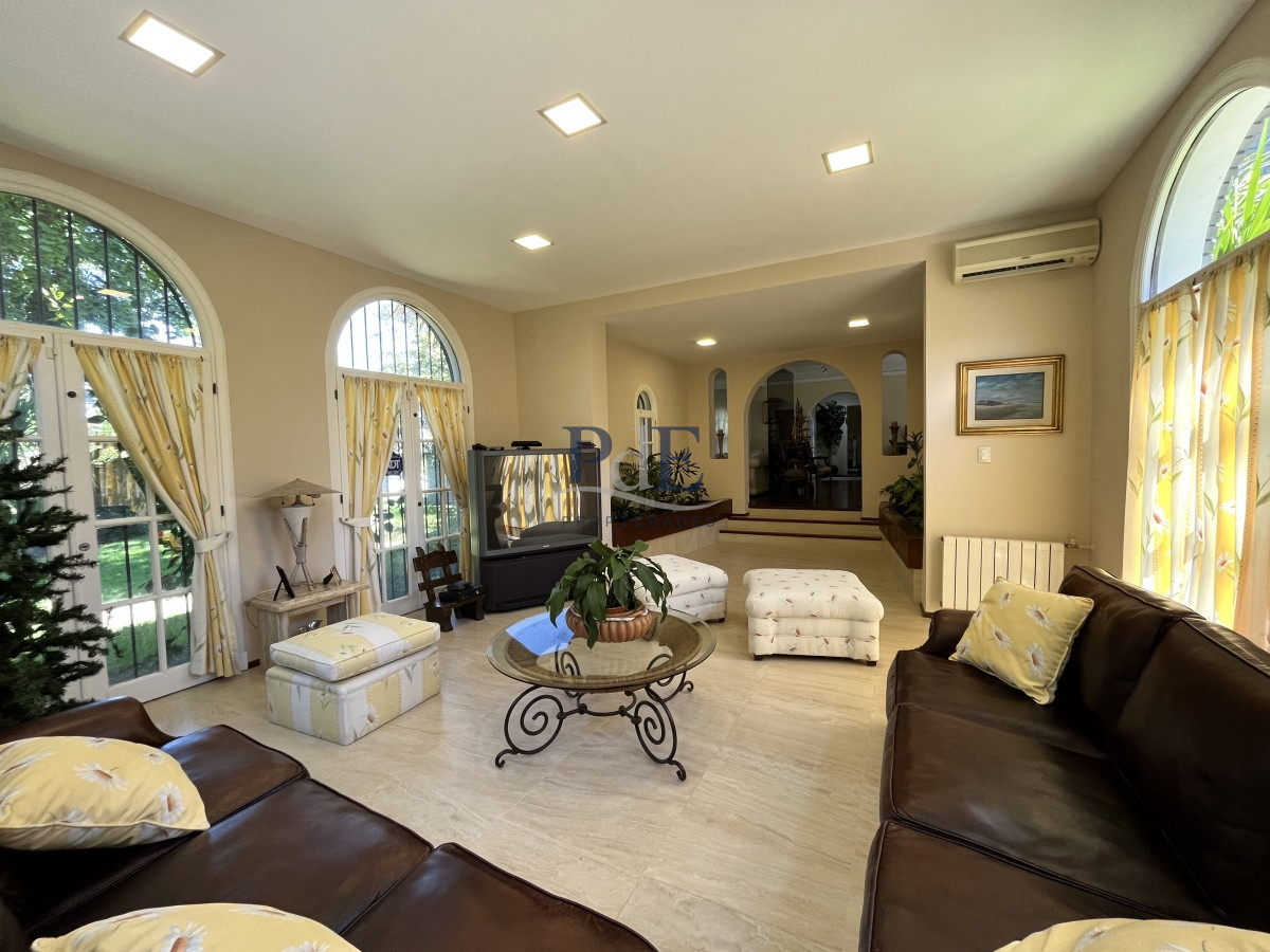 Residencia reciclada con 5 dorm y 5 baños. Piscina climatizada. Punta del Este. - Imagen 7