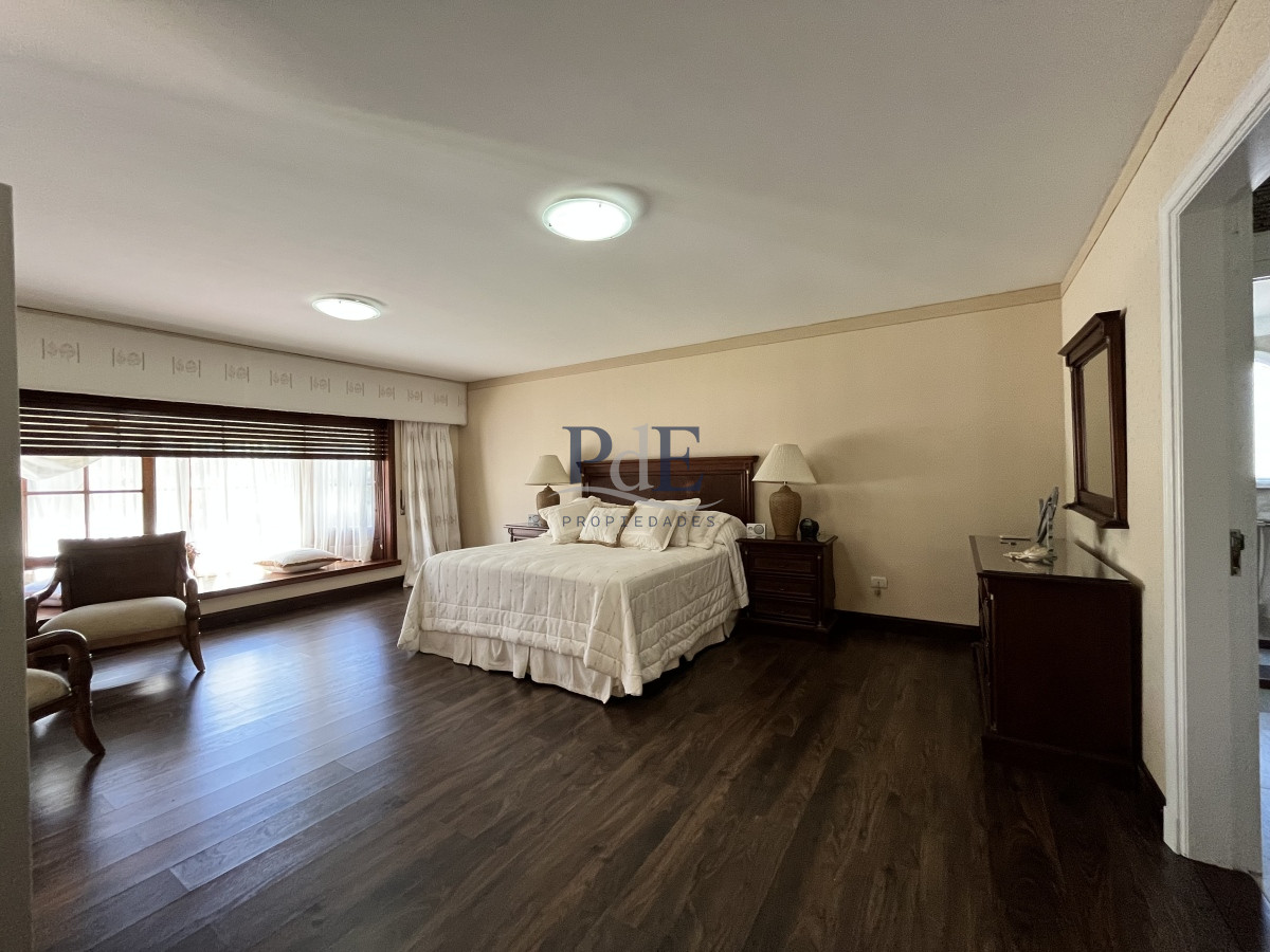 Residencia reciclada con 5 dorm y 5 baños. Piscina climatizada. Punta del Este. - Imagen 14