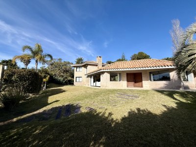 Chalet de 4 dormitorios en Parada 26, Playa Brava.