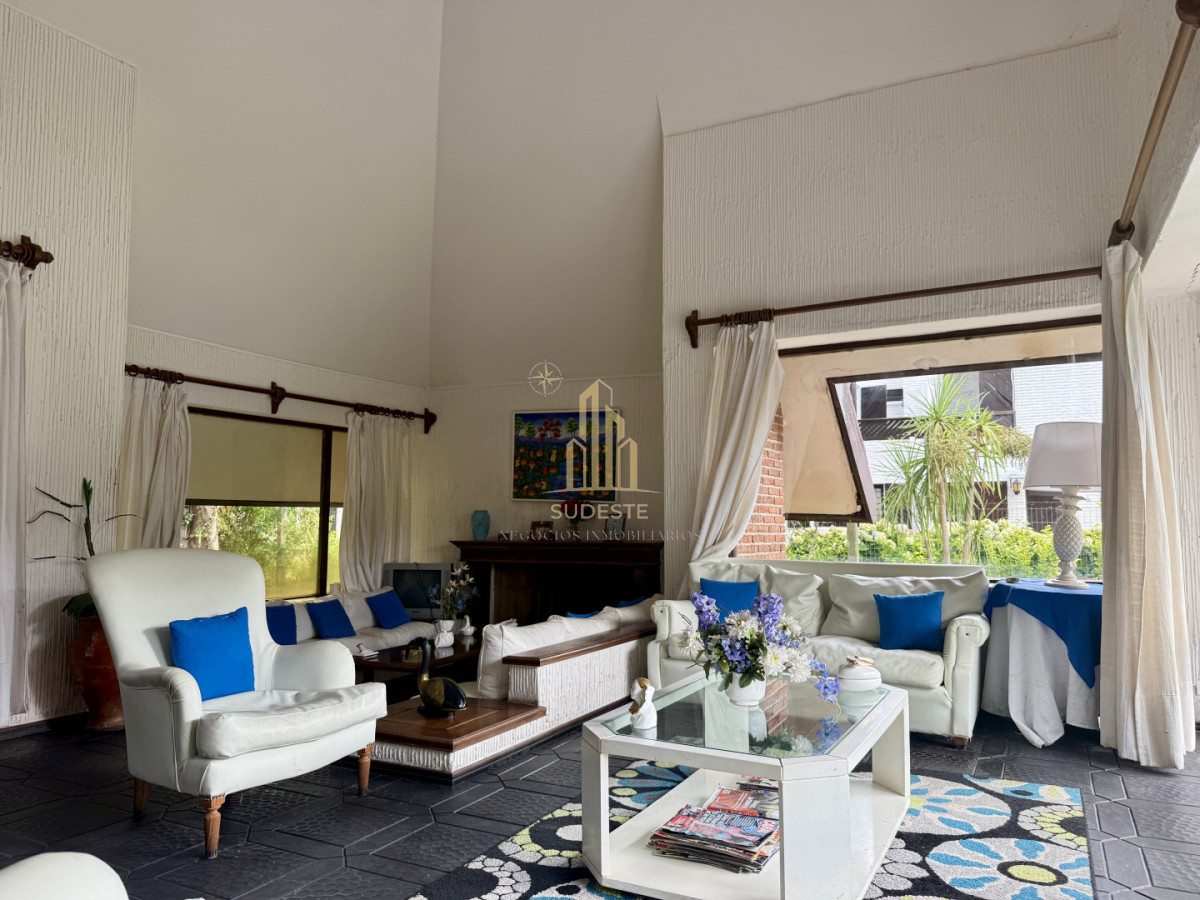 Apartamento ID.58 - Casa en VENTA  Barrio Lugano, Punta del Este