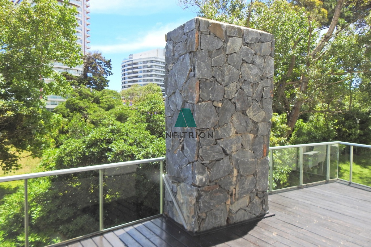 Apartamento ID.300 - Excelente Torre ubicada en la zona de la Brava a 100 metros del océano.  