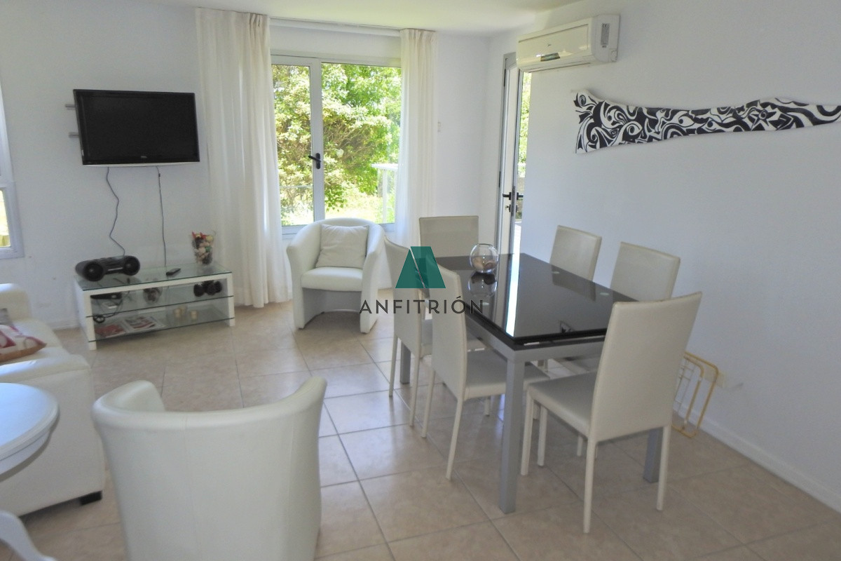 Apartamento ID.300 - Excelente Torre ubicada en la zona de la Brava a 100 metros del océano.  