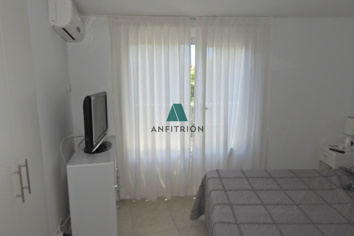 Apartamento ID.300 - Excelente Torre ubicada en la zona de la Brava a 100 metros del océano.  