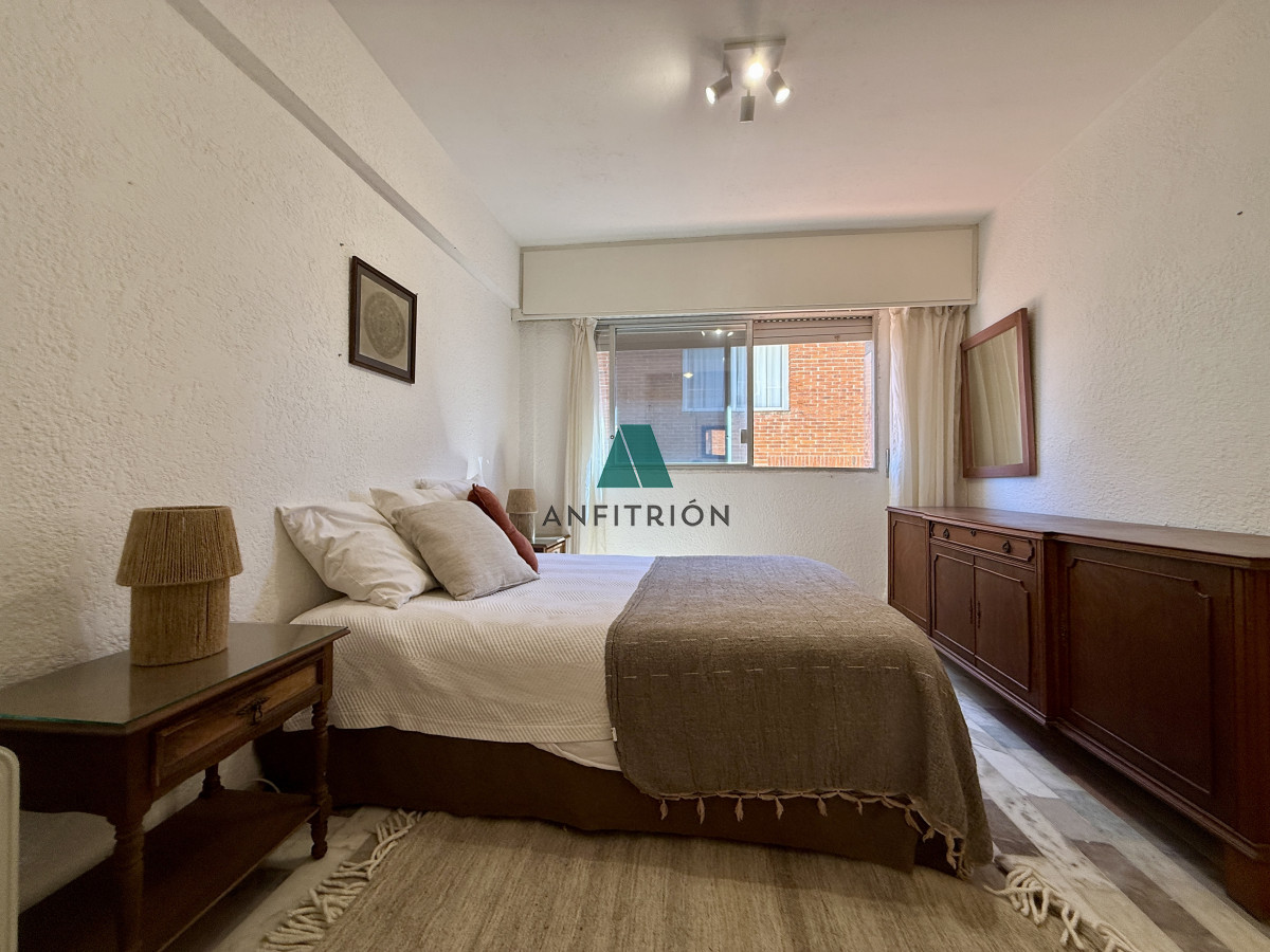 Apartamento ID.403 - Apartamento en venta, Punta del este, frente a playa de los Ingleses