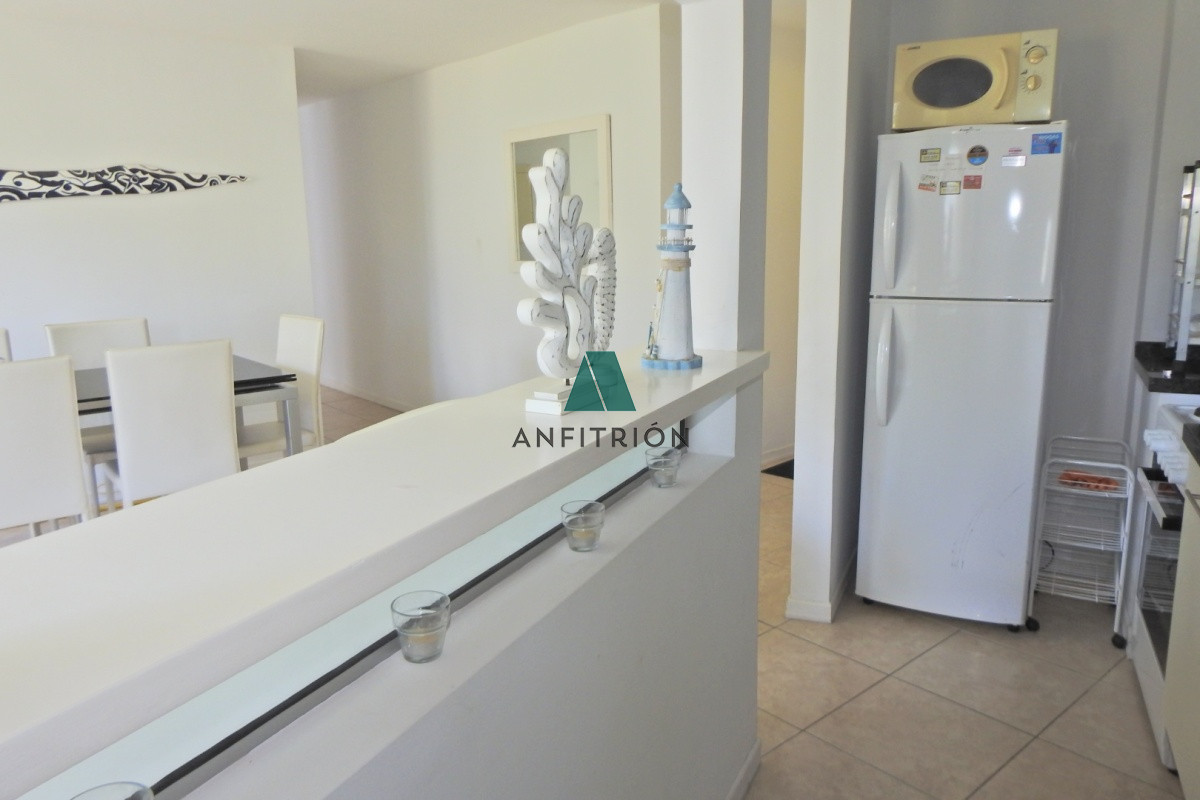 Apartamento ID.300 - Excelente Torre ubicada en la zona de la Brava a 100 metros del océano.  
