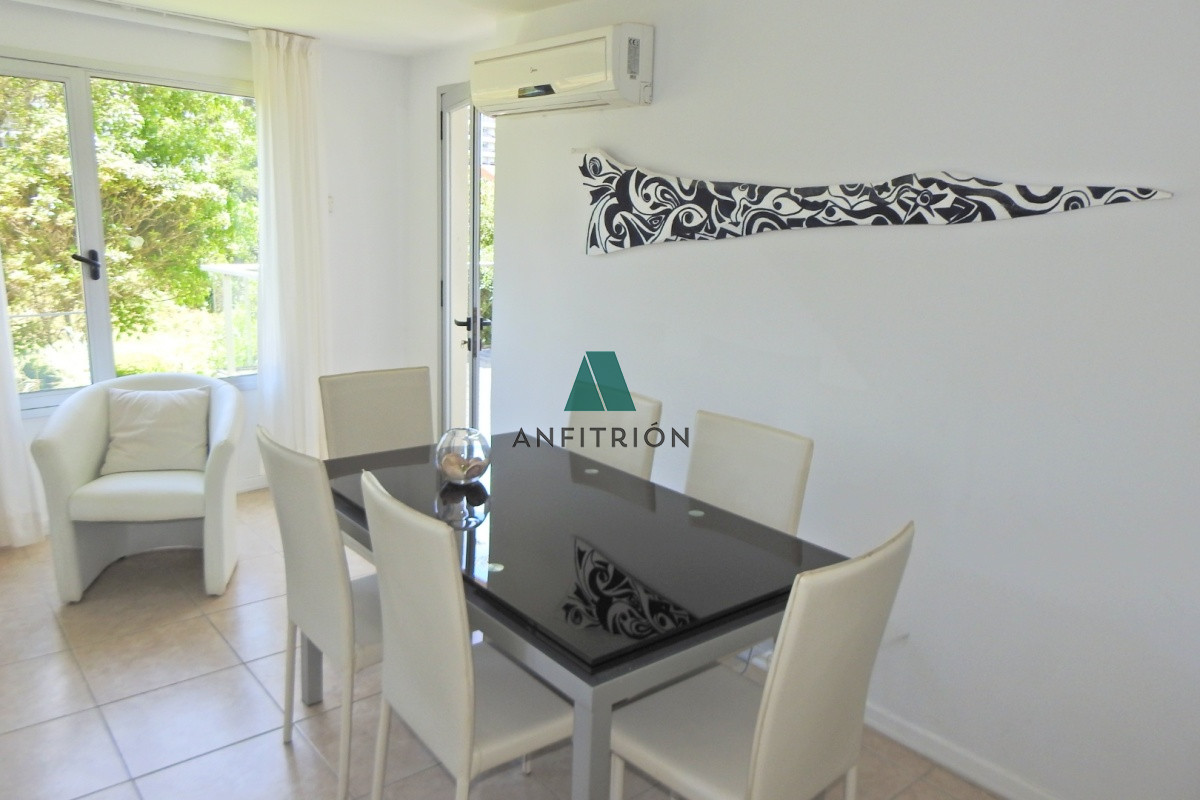Apartamento ID.300 - Excelente Torre ubicada en la zona de la Brava a 100 metros del océano.  