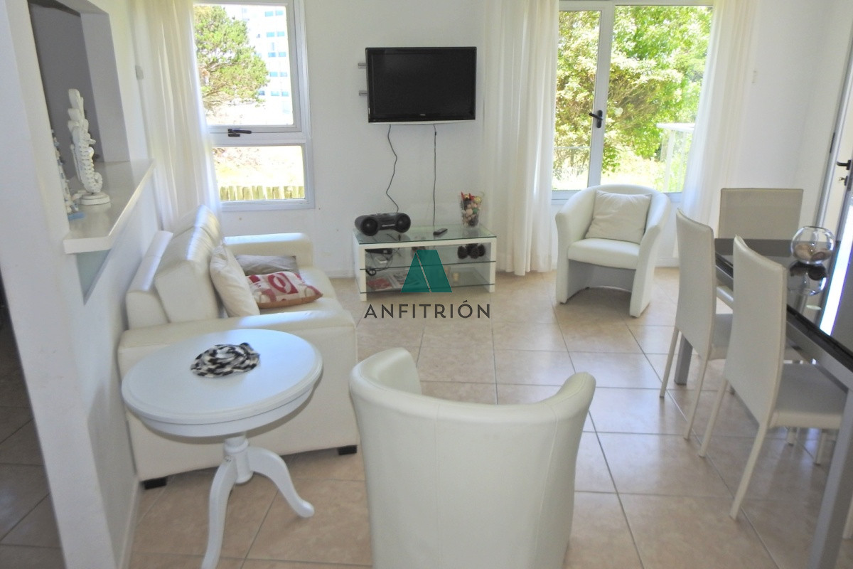 Apartamento ID.300 - Excelente Torre ubicada en la zona de la Brava a 100 metros del océano.  