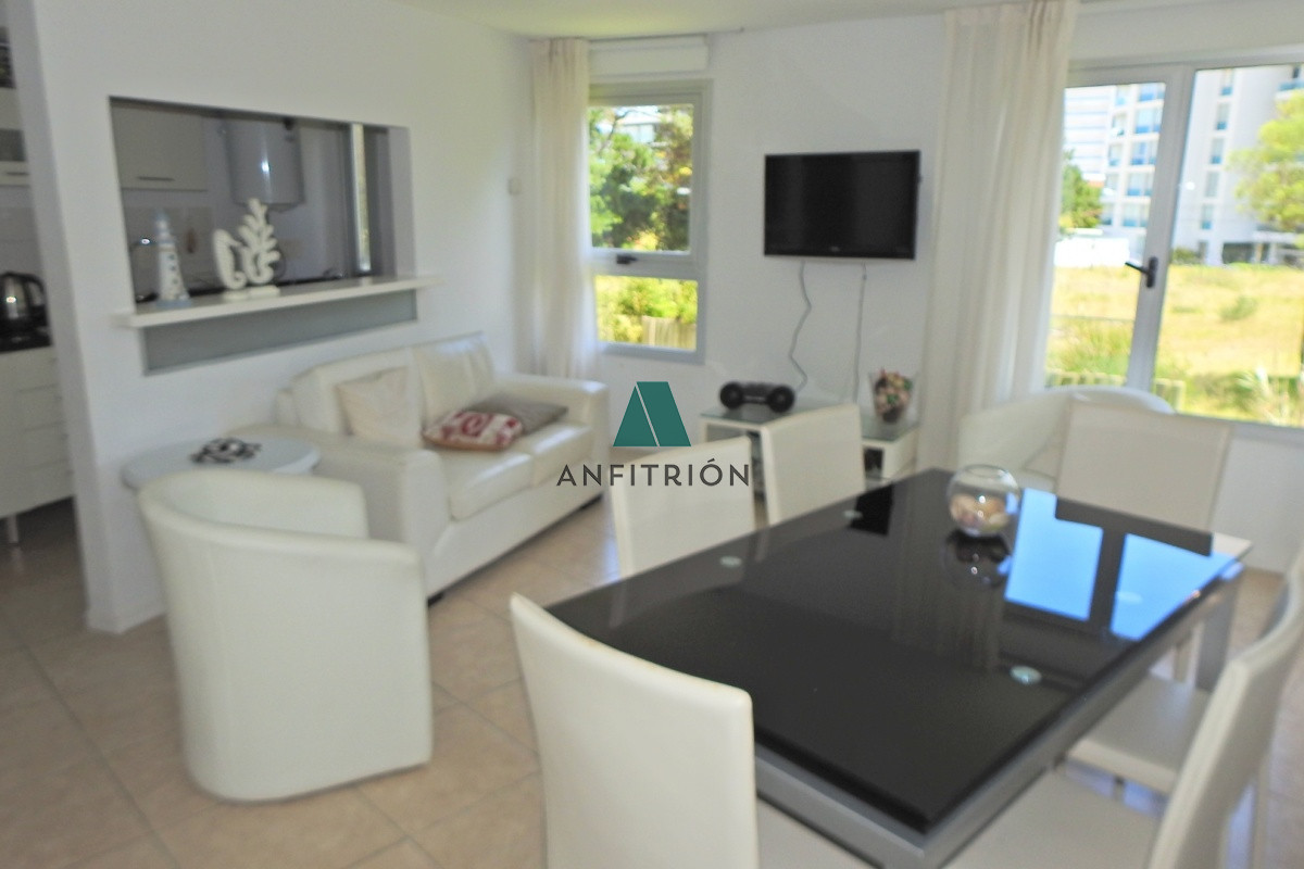 Apartamento ID.300 - Excelente Torre ubicada en la zona de la Brava a 100 metros del océano.  