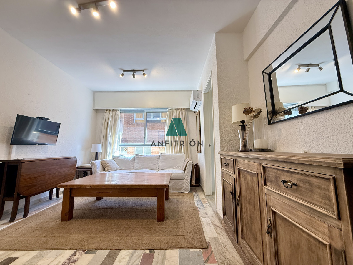 Apartamento ID.403 - Apartamento en venta, Punta del este, frente a playa de los Ingleses