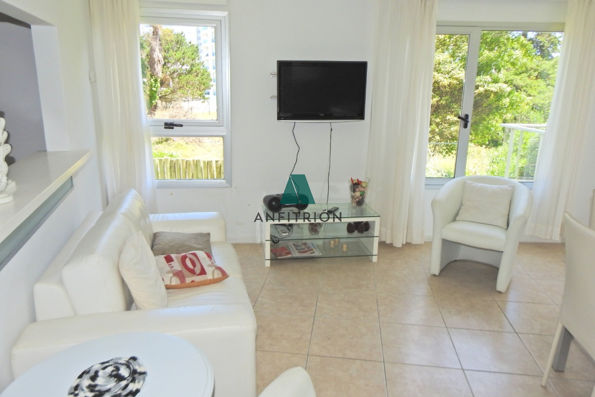 Apartamento ID.300 - Excelente Torre ubicada en la zona de la Brava a 100 metros del océano.  
