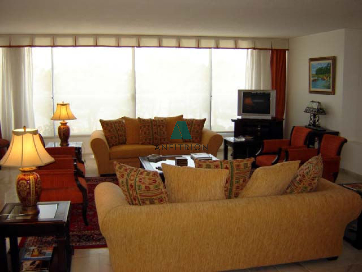 Apartamento ID.219 - Playa mansa amplia terraza 