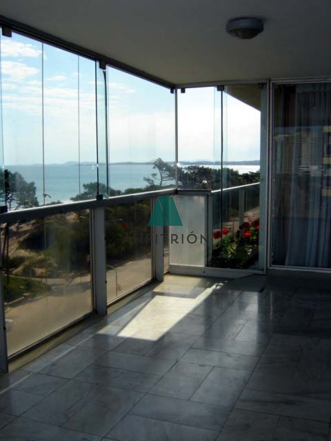 Apartamento ID.219 - Playa mansa amplia terraza 