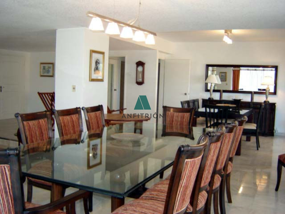 Apartamento ID.219 - Playa mansa amplia terraza 