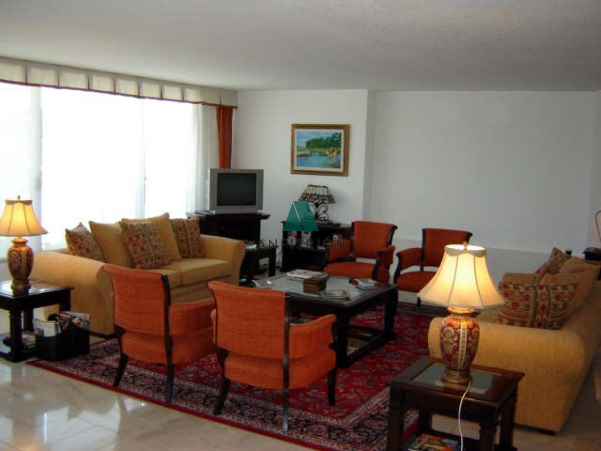 Apartamento ID.219 - Playa mansa amplia terraza 