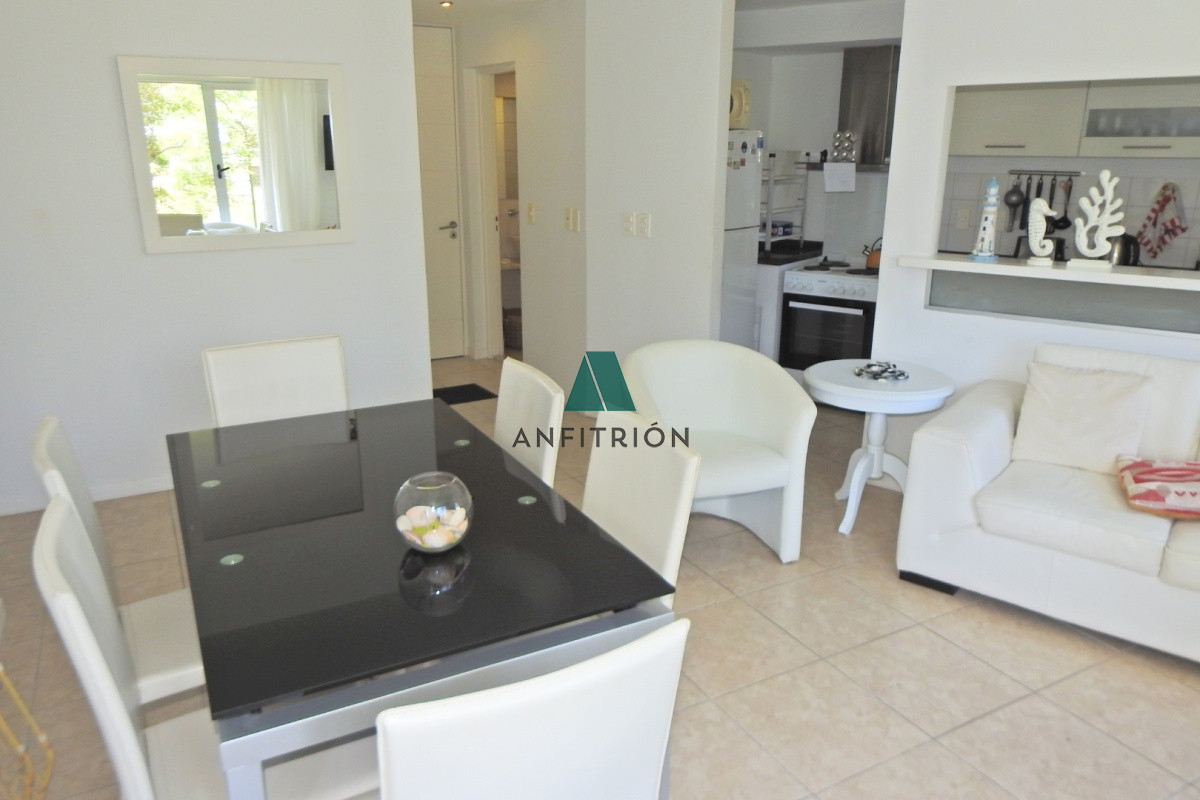 Apartamento ID.300 - Excelente Torre ubicada en la zona de la Brava a 100 metros del océano.  