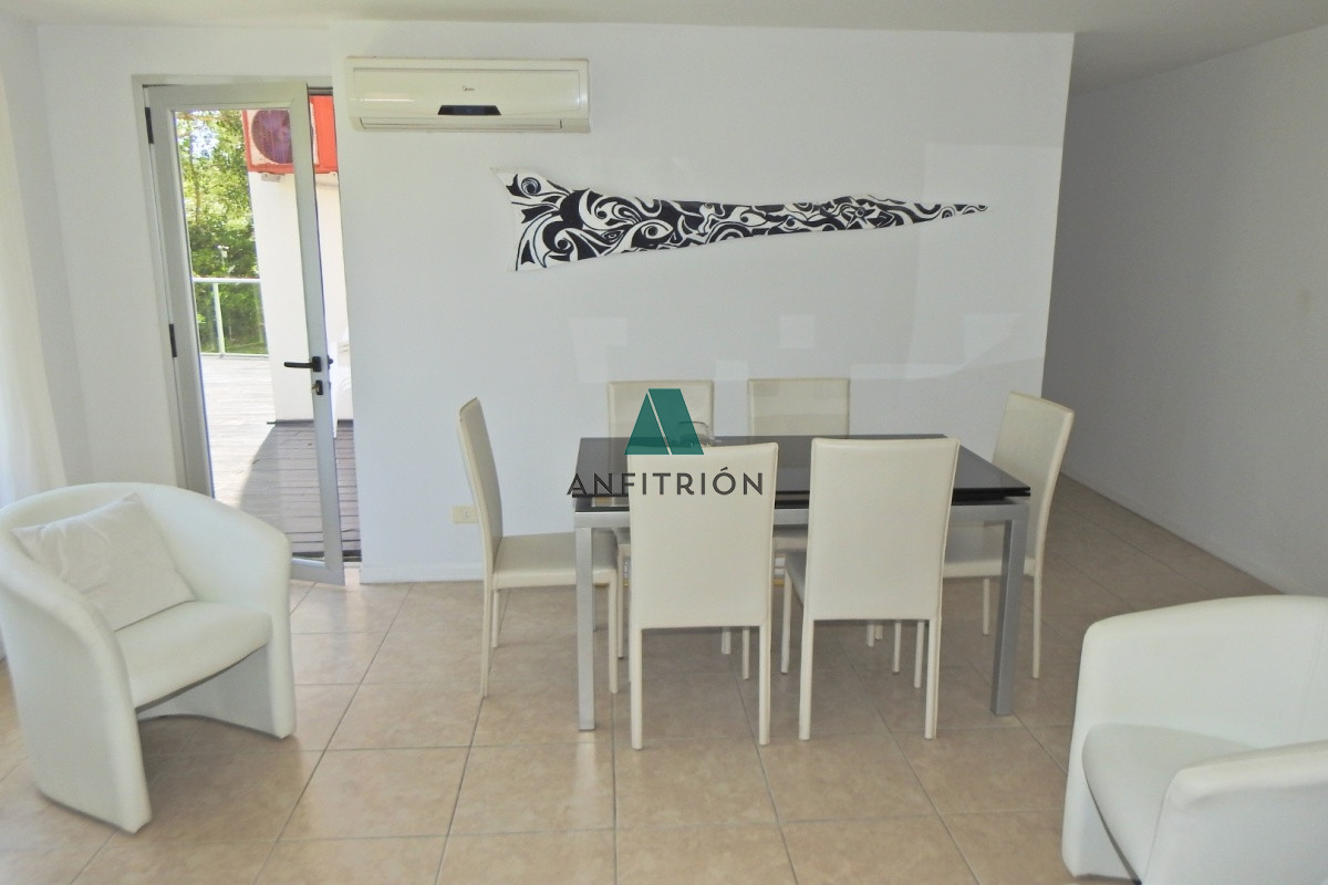 Apartamento ID.300 - Excelente Torre ubicada en la zona de la Brava a 100 metros del océano.  