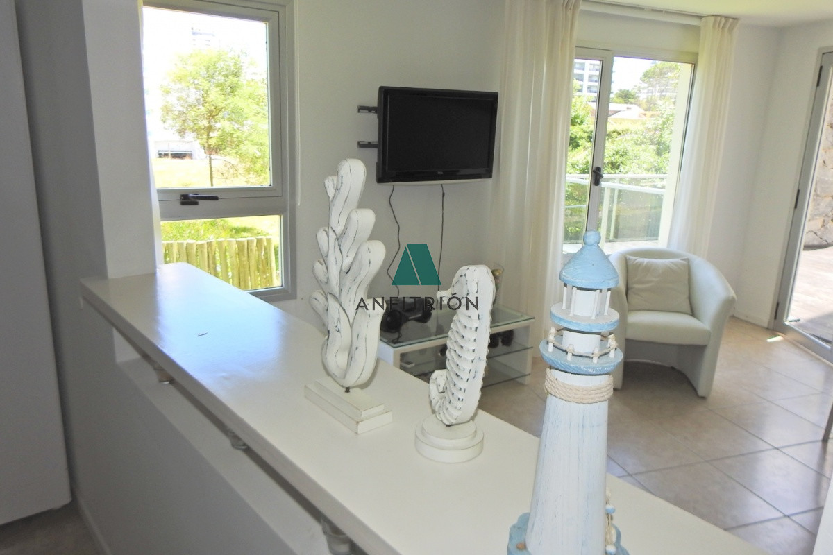 Apartamento ID.300 - Excelente Torre ubicada en la zona de la Brava a 100 metros del océano.  