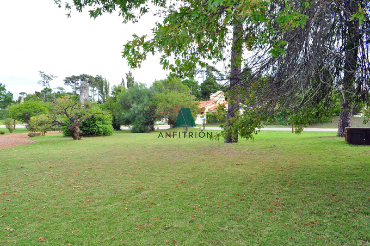 Casa ID.38 - Casa ubicada en Cantegril con lindo terreno