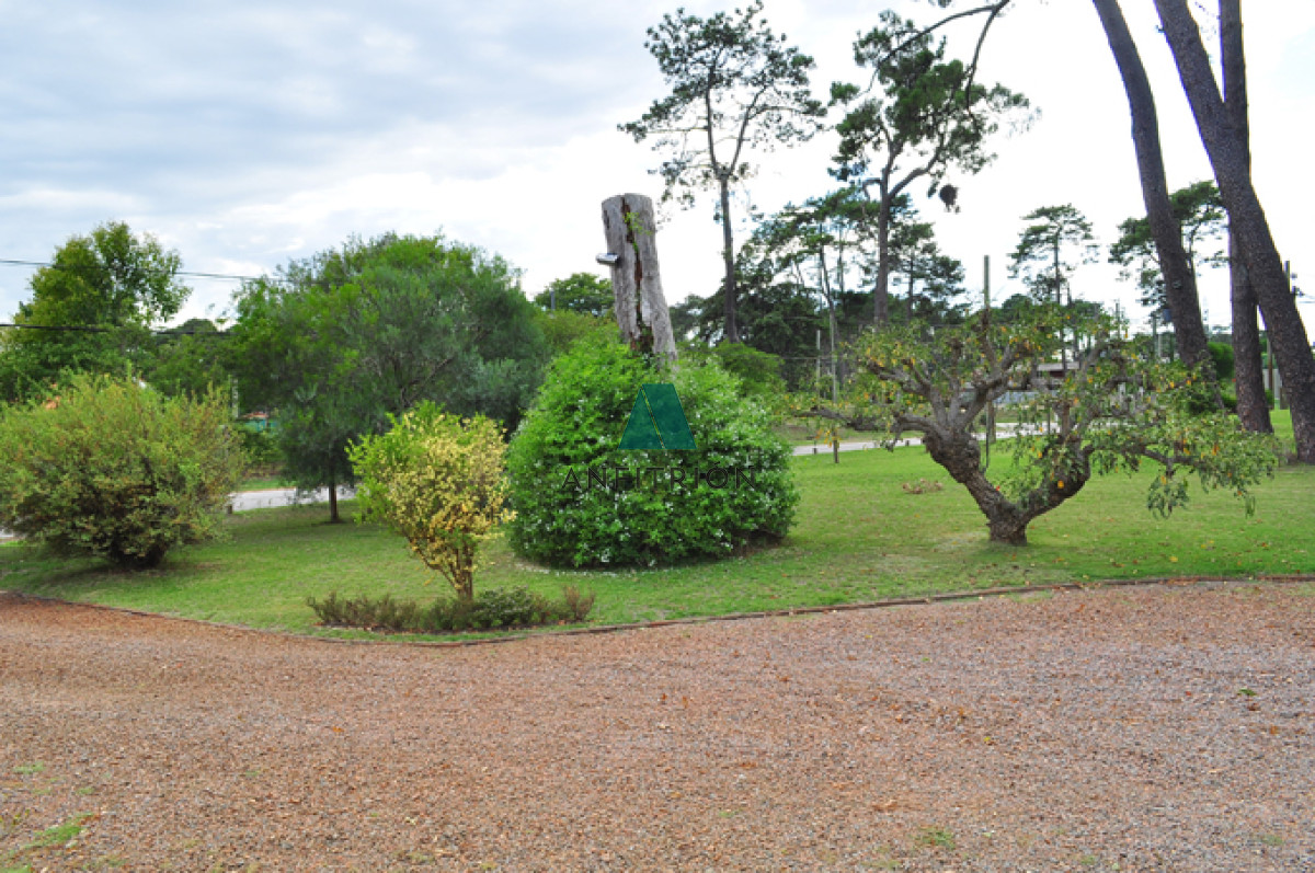 Casa ID.38 - Casa ubicada en Cantegril con lindo terreno