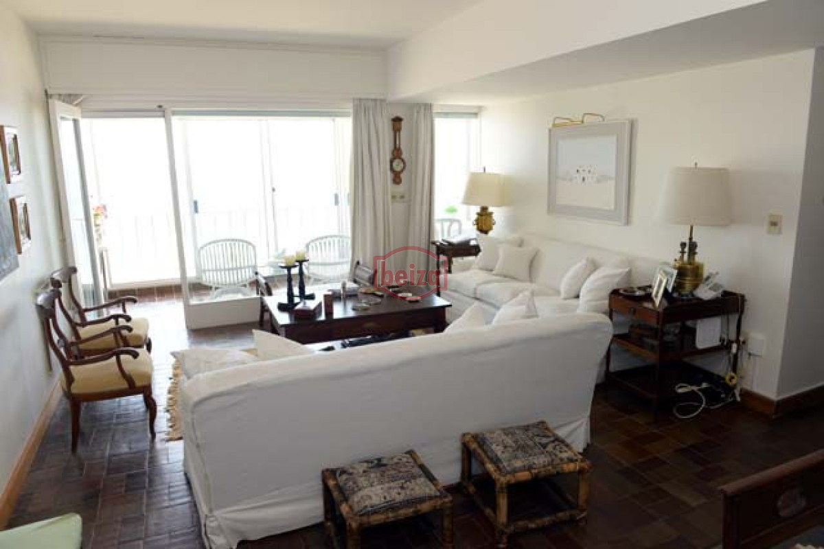Apartamento ID.166219/Departamento-de-3-dormitorios-en-Punta-del-Este - Apartamento en Peninsula, 4 dormitorios  