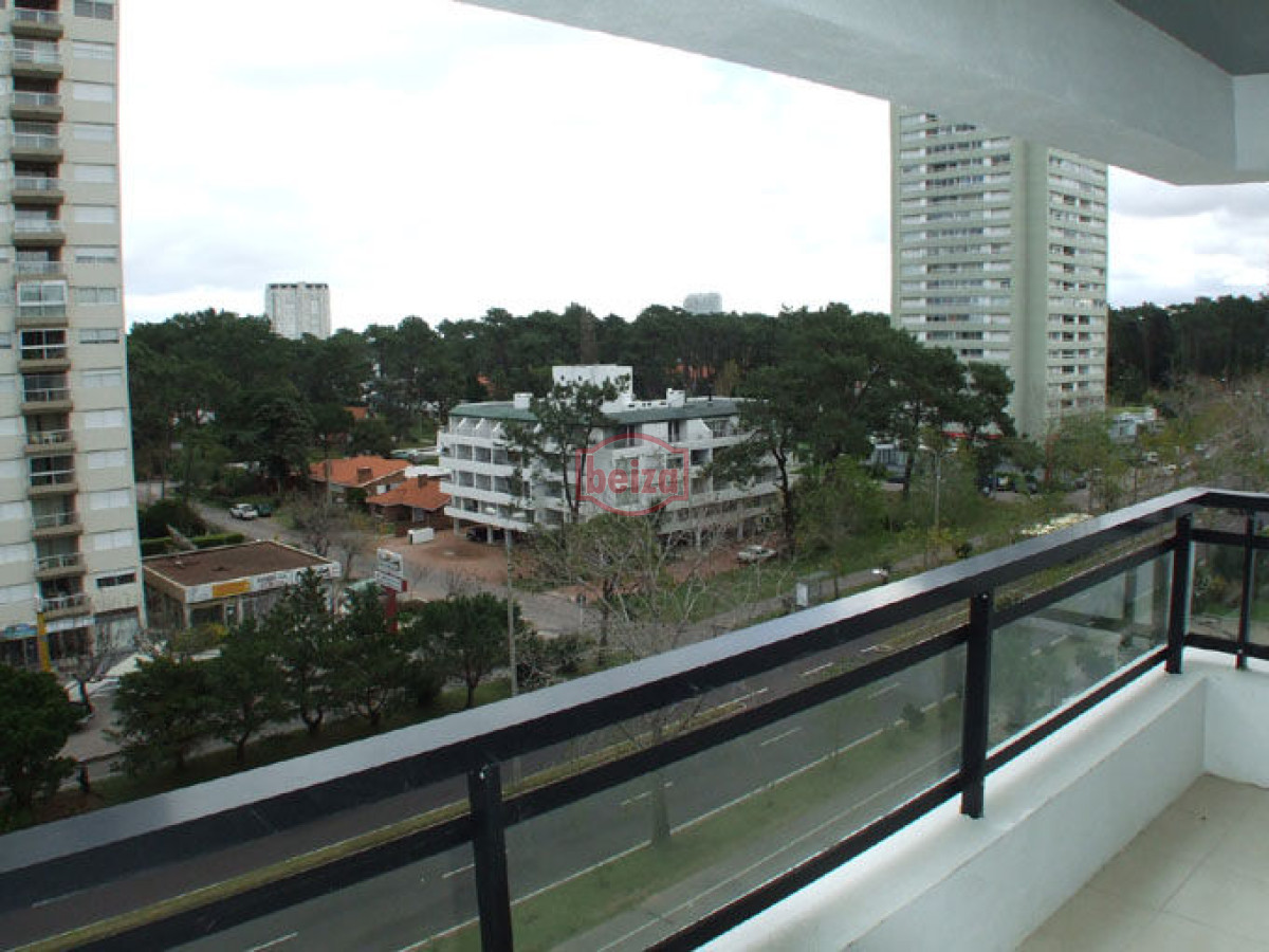 Apartamento ID.166210/Venta-y-alquiler-apartamento-2-dormitorios-en-el-corazon-de-Montoya - departamento con doble garage