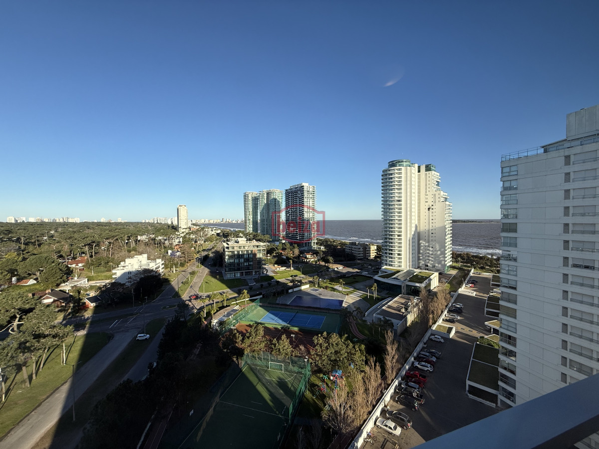 Apartamento ID.167137/Increíble-oportunidad-de-inversión-de-2-dormitorios-y-2-baños - Apartamento en Venta - Lincoln Center Torre Wilson, Punta del Este