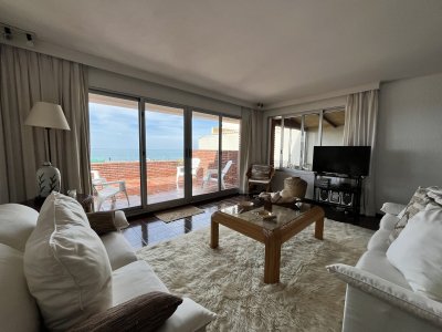 Excelente propiedad en primera linea de playa brava 