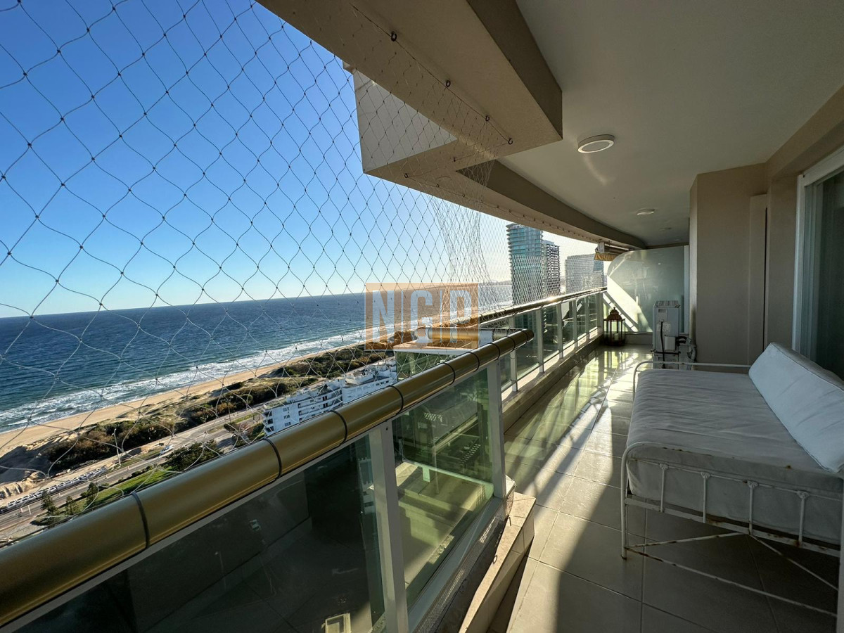 Departamento 4 dormitorios playa mansa - NGP5984A