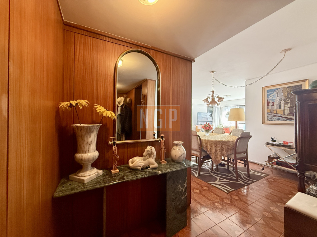 Venta  Amplio Apartamento en Torre Amalfi  Playa Mansa - NGP2284A