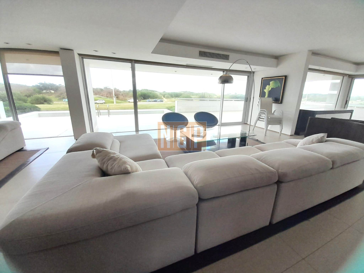 APARTAMENTO NUEVO FRENTE AL MAR EXCELENTE  - NGP16091A