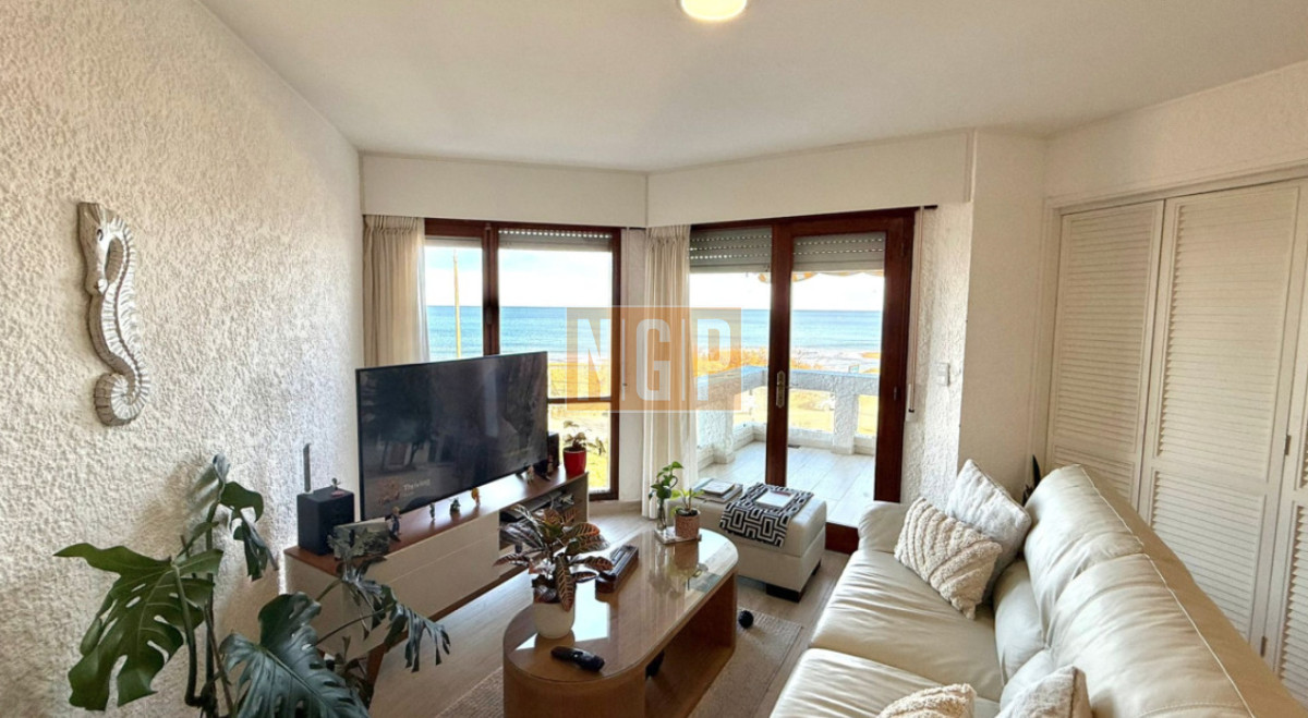 Venta de apartamento primera línea playa mansa - NGP31180A