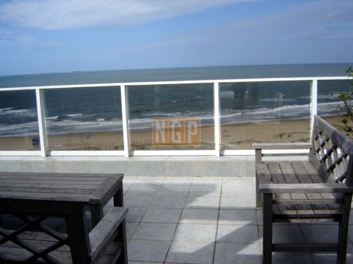 Phouse en playa brava  - NGP3985A